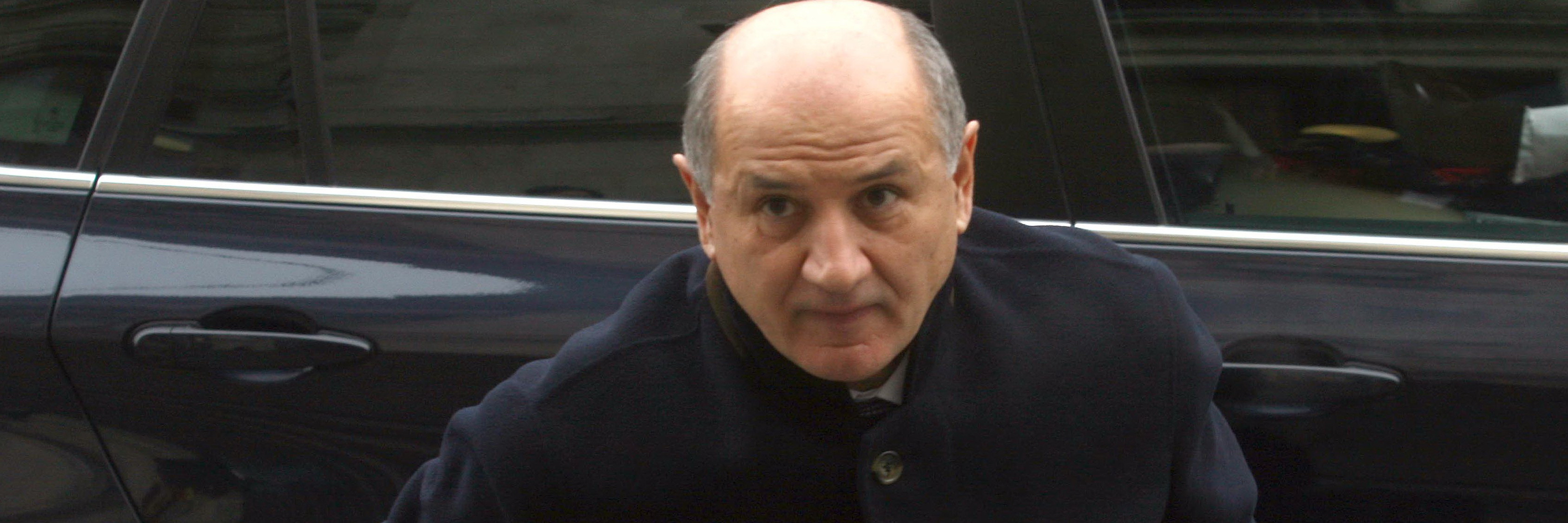 Cum a fost posibil ca o lucrare nepublicata sa fie plagiata de Copos. Comisia de etica a UB vorbeste despre un "ghostwriter"