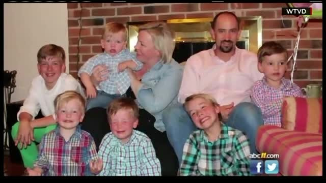 Mama a 6 baieti, o americanca s-a hotarat sa mai incerce o data. Cum sunt petrecerile pentru dezvaluirea sexului copilului