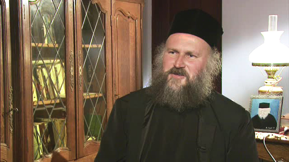 "Suntem saraci pentru ca suntem puturosi si necredinciosi". Ce crede parintele Iustin ca trebuie sa faca Biserica pentru romani