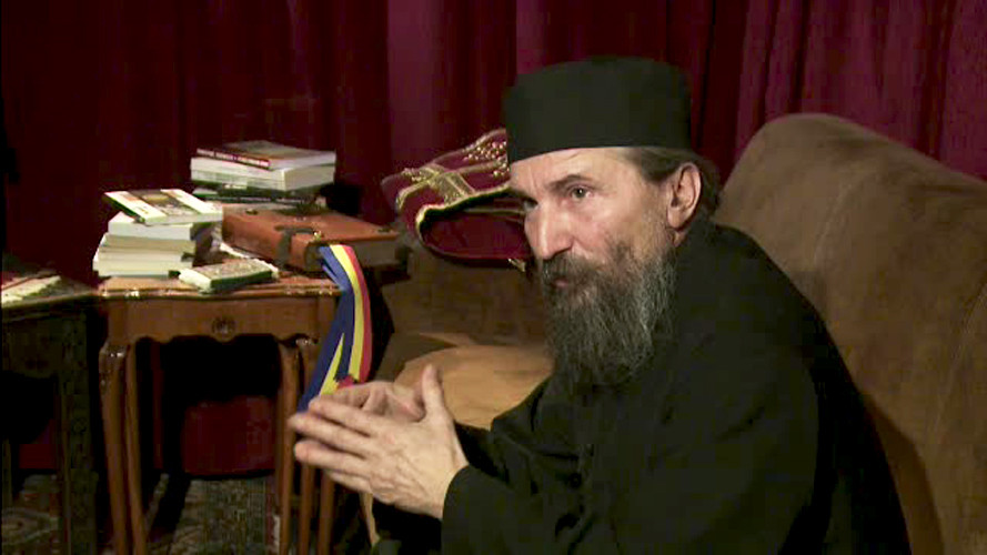 Interviu cu un pustnic care traieste in munti, singur cu Dumnezeu. "Totul e vis, politica e o iluzie intre iluzii"