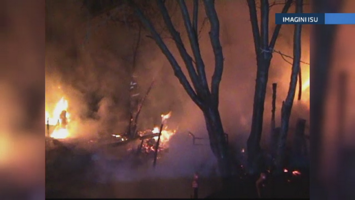 Tragedie in Vinerea Mare. Sase persoane, intre care trei copii, au murit carbonizate intr-un incendiu, la Satu Mare