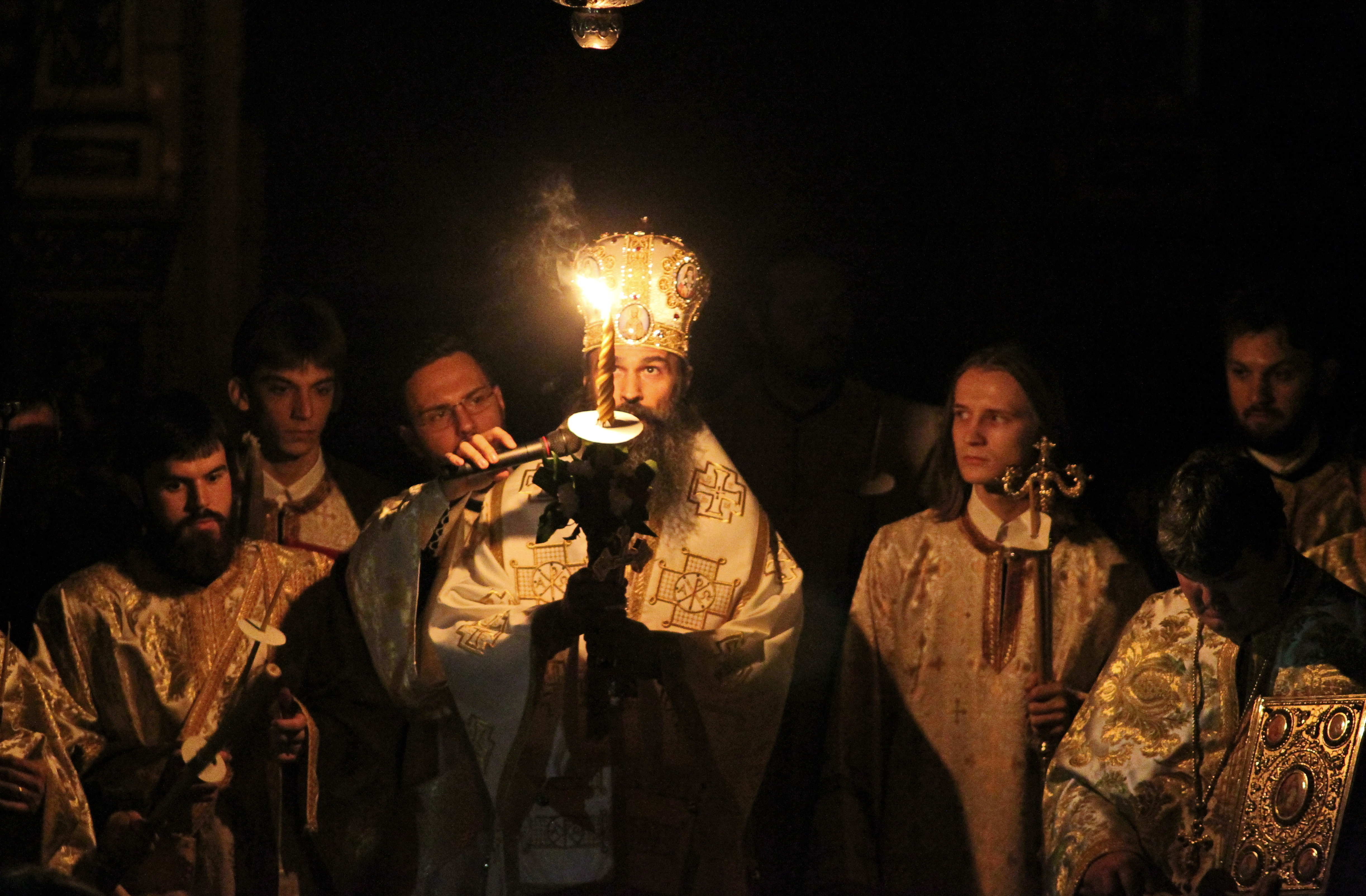 Drumul Luminii Sfinte din Ierusalim până în ultimul sat românesc. Tradiţii în Sâmbăta Mare