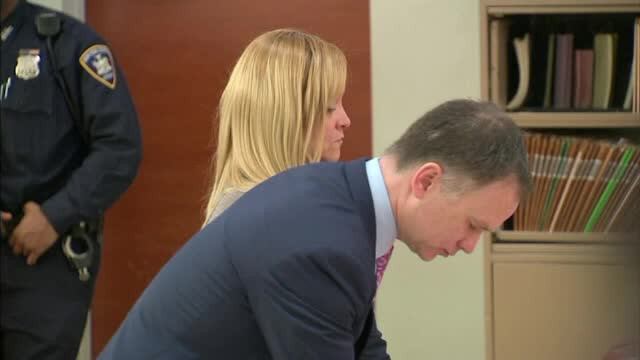 O femeie de 39 de ani din America s-a maritat de 10 ori, dar n-a divortat nici macar o data. Ce pedeapsa risca