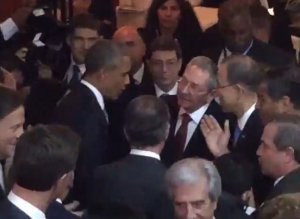 Moment istoric. Barack Obama si Raul Castro s-au salutat si si-au strans mana la Summitului Americilor. FOTO si VIDEO