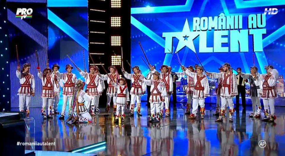 Calusarii care au facut spectacol pe scena de la Romanii au Talent: "Sunteti cu adevarat esenta de barbati romani"