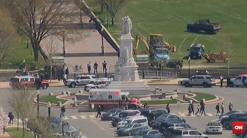 Un barbat s-a impuscat in fata Congresului american. Capitoliul a fost inchis in urma focurilor de arma