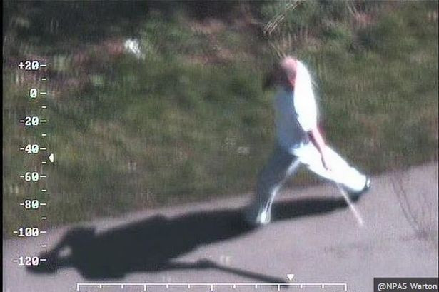 Un barbat din Marea Britanie a fost arestat, dupa ce a speriat zeci de oameni. Cu ce se plimba pe strada, in plina zi