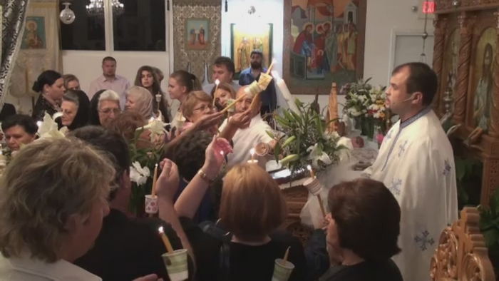 Romanii din SUA au sarbatorit Pastele la Hollywood. Sute de persoane au participat la slujba Invierii