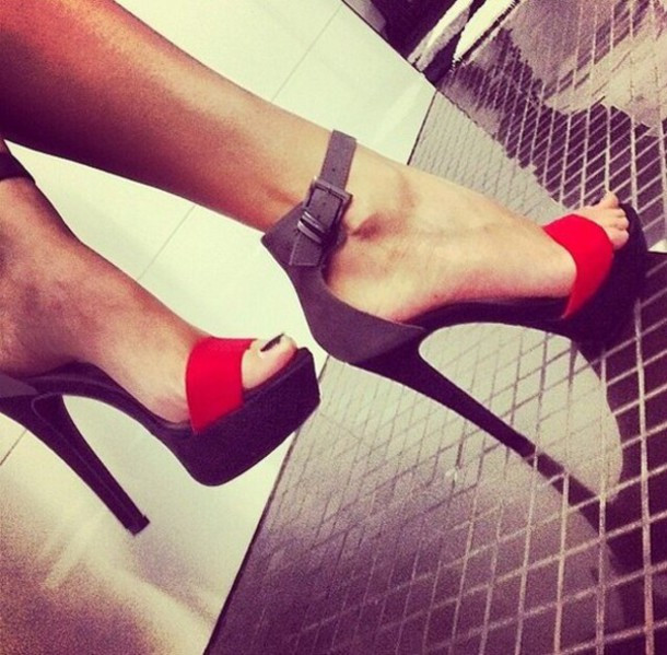 Pericolul ascuns al pantofilor cu toc. Un studiu recent arata ce se intampla cand femeile poarta tocuri mai mult de 2 ore