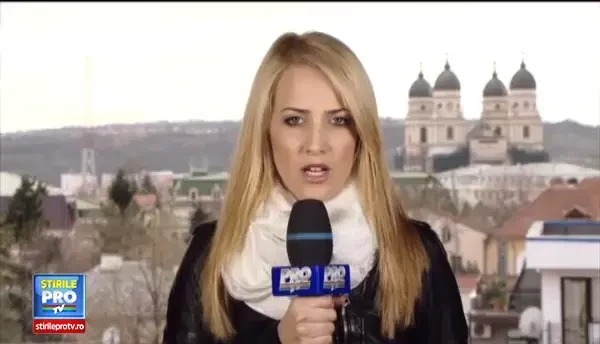 Accident FILMAT in Iasi. Tanara care traverseaza pe