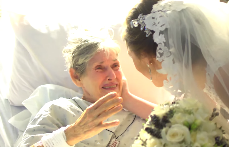 Au fugit de la propria lor nunta pentru a face o surpriza. Invitatii au izbucnit in lacrimi cand au vazut ce se intampla