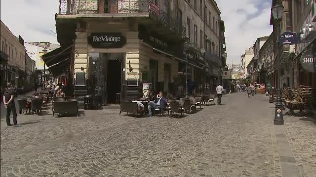 Falimentul Centrului Vechi al Capitalei: cum s-a transformat celebra zona dintr-un pol al distractiei intr-unul al saraciei