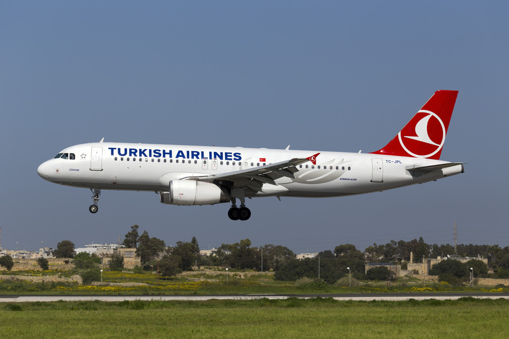 O noua alerta cu bomba intr-un avion al companiei Turkish Airlines. Aeronava s-a intors pe aeroportul din Istanbul
