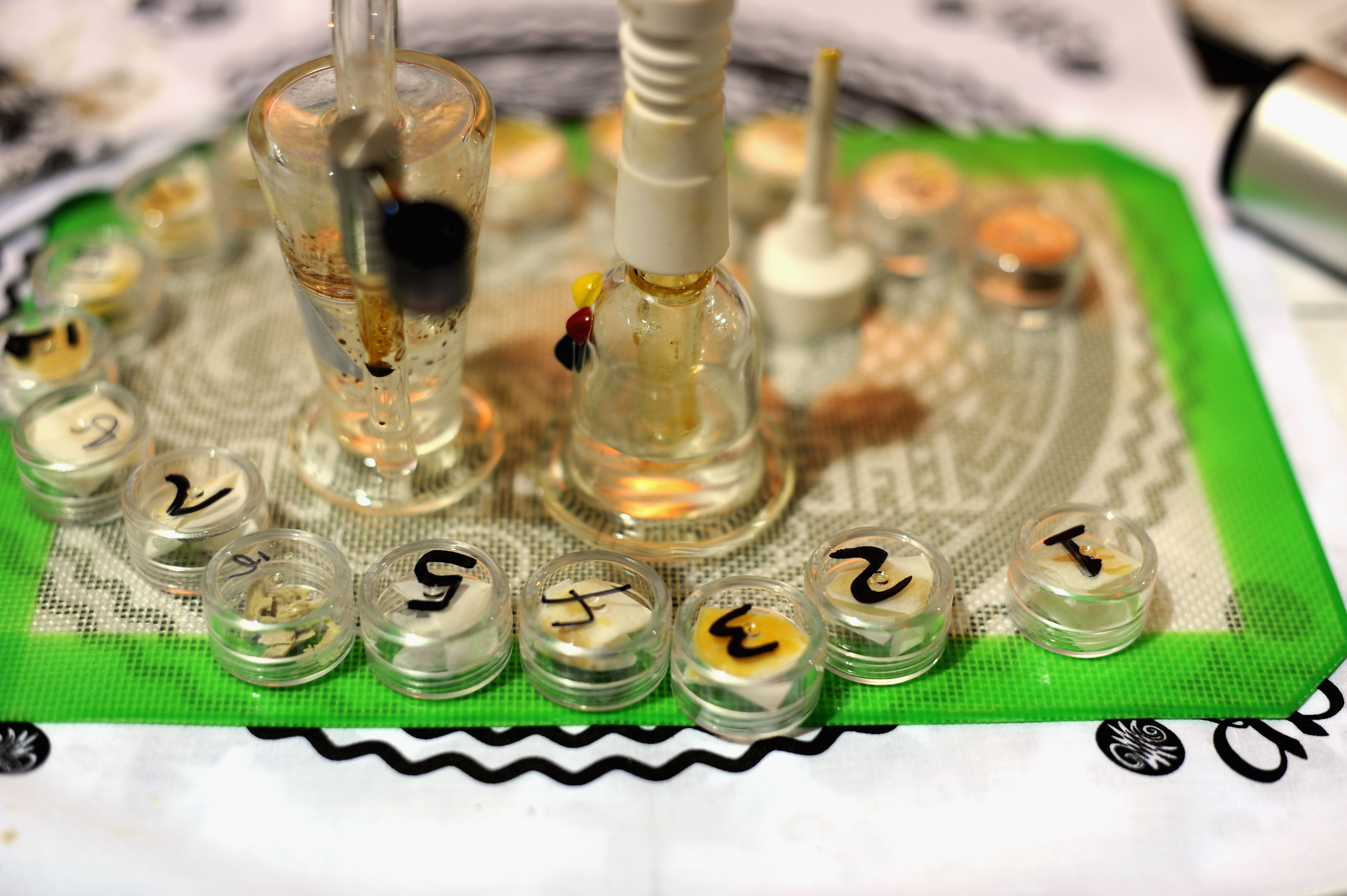 Vindecarea miraculosa a unui tanar care sustine ca a scapat de cancer cu ajutorul uleiului de canabis: "Durerea disparea"