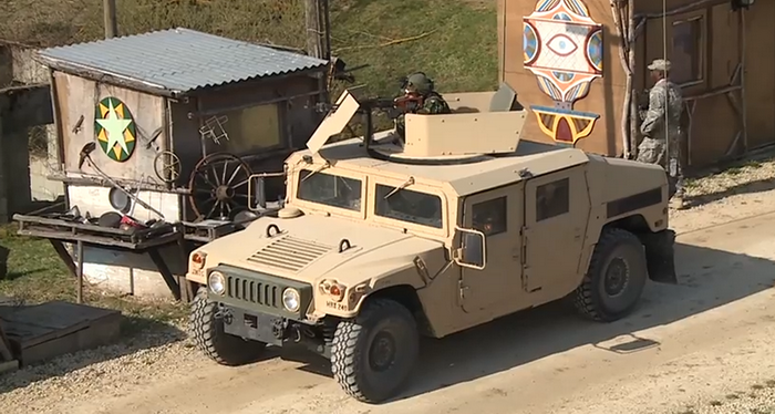 Exercitiu NATO. Militarii romani apara un sat din Germania in fata "invadatorilor" americani