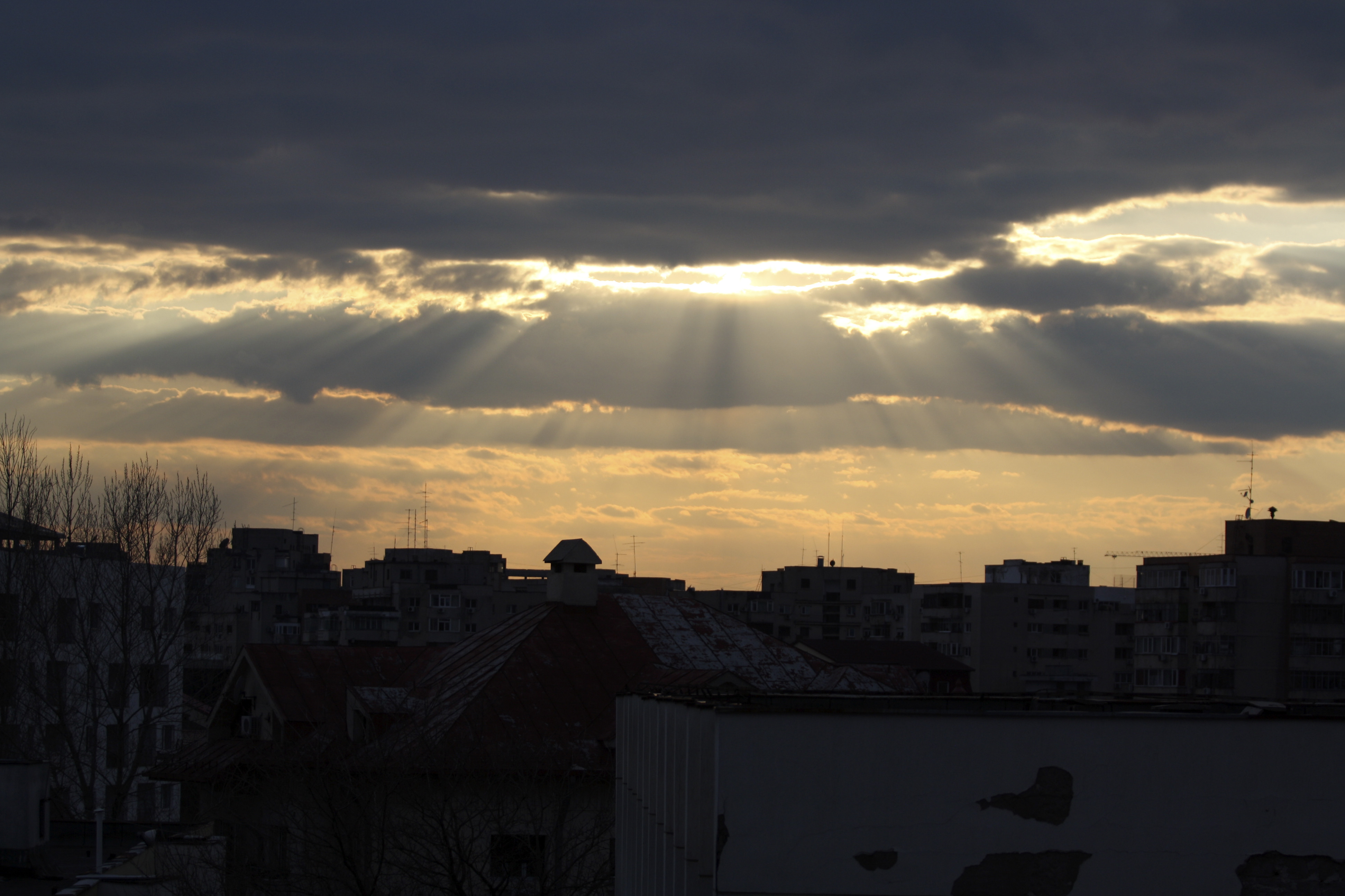 Vremea se raceste in toata tara incepand de sambata. Ce spun meteorologii despre schimbarile bruste de temperatura