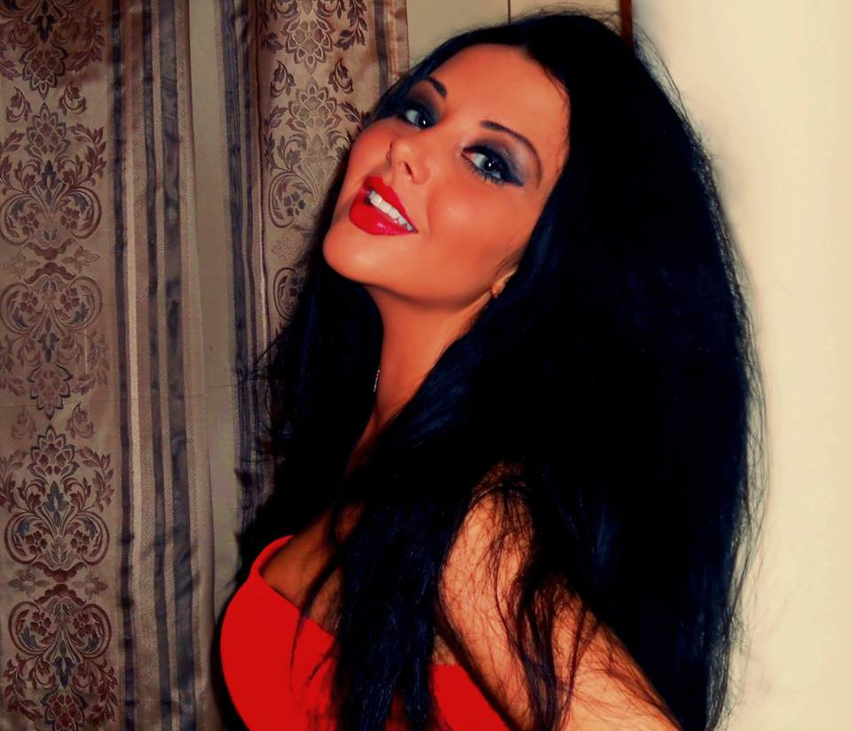 Paula Rat, o tanara artista de 23 de ani, a murit intr-un accident rutier pe DN 79. Iubitul ei a intrat cu masina intr-un TIR