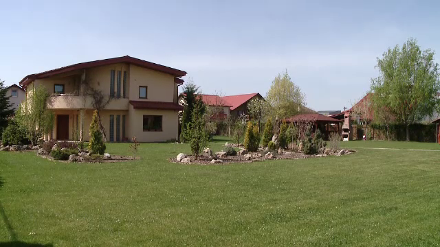 Romanii au inceput sa puna pret pe spatiul verde din fata casei. Cum arata o gradina de 10.000 de euro