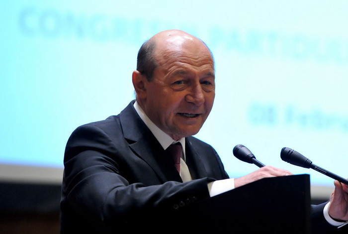 Basescu il critica pe Ponta pentru reactia pe care a avut-o fata de amenintarile sefului Statului Major al armatei ruse