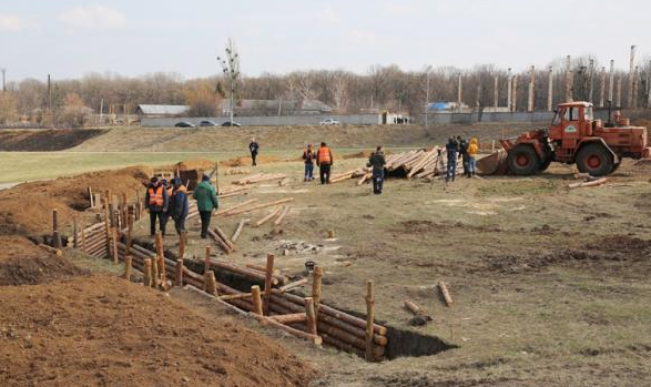 Ucrainenii din Harkov sapa TRANSEE la 30 de km de granita cu Rusia de teama unei invazii. Ce fac polonezii. VIDEO