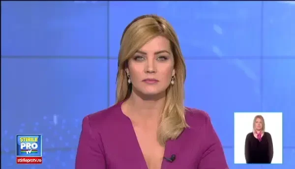 Trafic blocat in Pasul Tihuta dupa o ploaie torentiala. Viitura a acoperit asfaltul cu noroi si lemn si a rupt un parapet