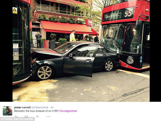 Accidentul care a ajuns viral pe internet. Cum au surprins martorii masinile lovite. FOTO