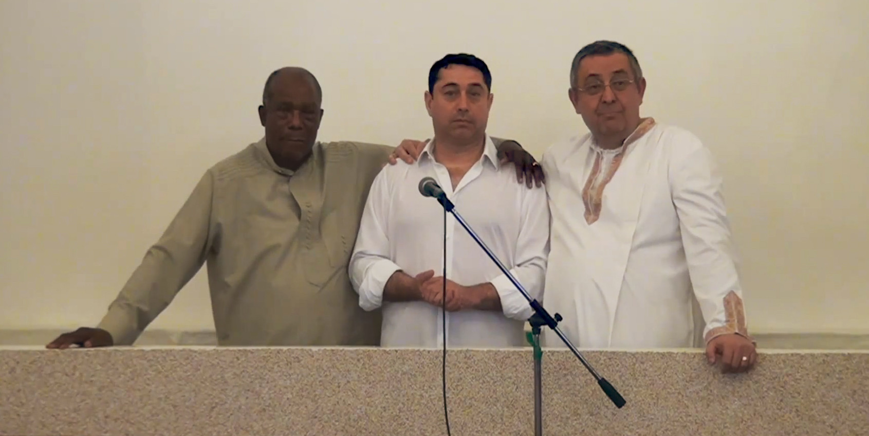 Fostul ministru Cristian David s-a botezat duminica intr-o biserica din Militari. Ceremonie live si discurs tinut in apa