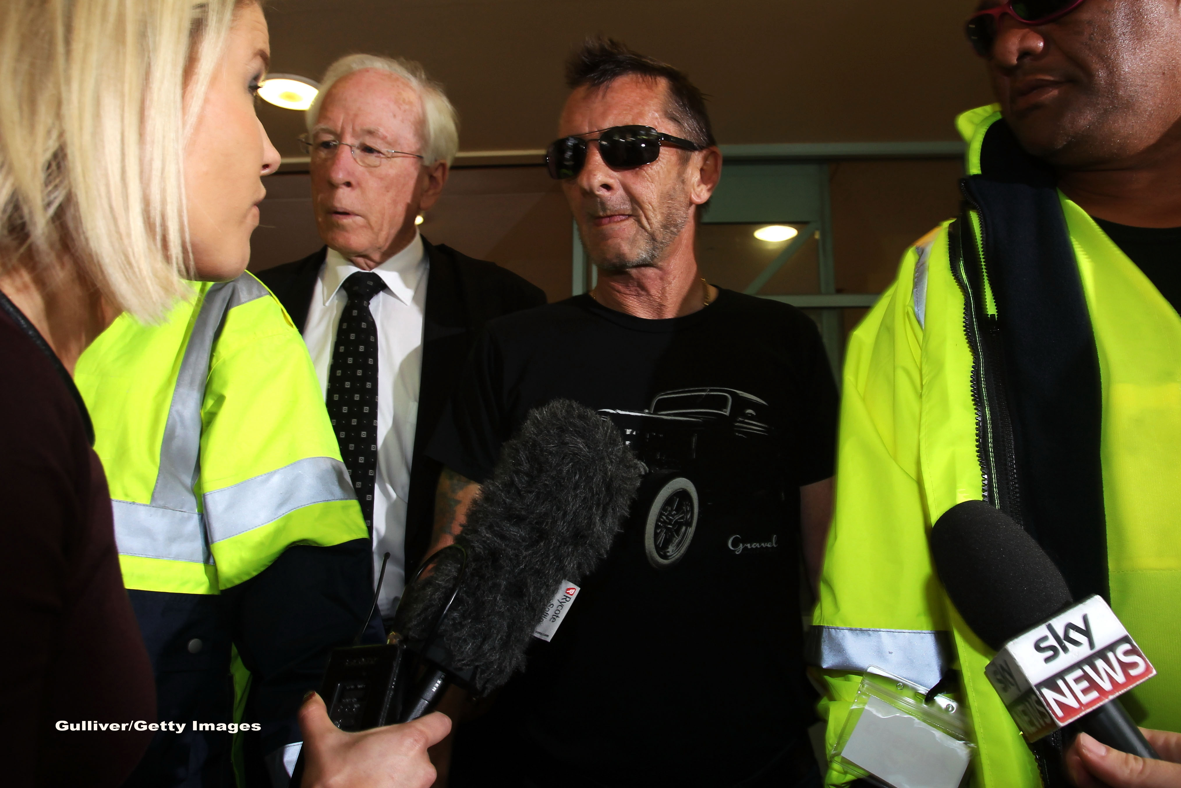 Phil Rudd, fostul baterist al trupei AC/DC, a pledat VINOVAT pentru acuzatia de amenintare cu moartea. Ce pedeapsa risca
