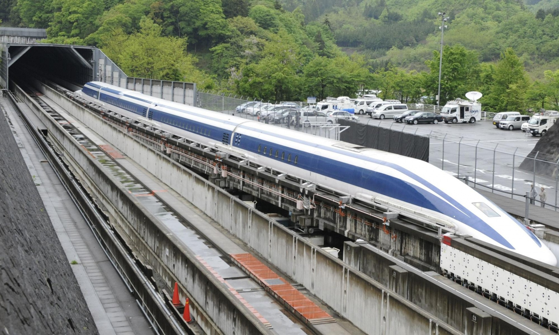 Nou record mondial de viteza pentru un tren maglev in Japonia: 603 km/h. Cat ii costa pe japonezi linia Tokyo-Nagoya