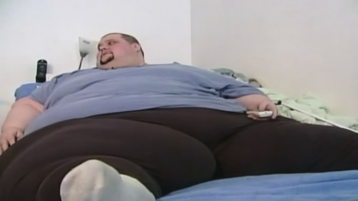 Operatiune cu greutate in SUA. Un barbat de 450 de kilograme a fost mutat cu macaraua la un azil