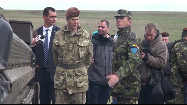 Adjunctul comandantului suprem NATO i-a urmarit in actiune pe militarii romani si americani. Mesajul generalului Bradshaw