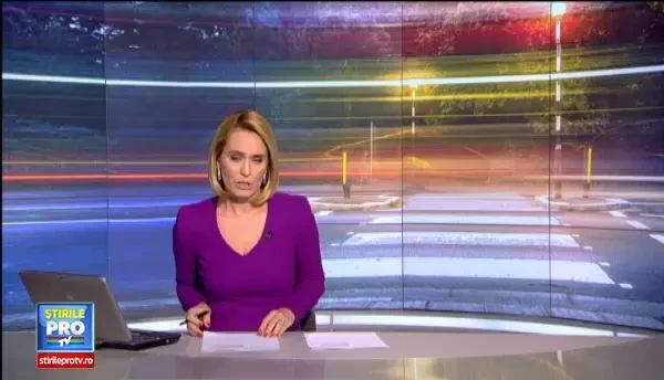 Accident FILMAT. Tanar spulberat pe zebra de un sofer grabit. Prietenul lui s-a salvat in ultimul moment