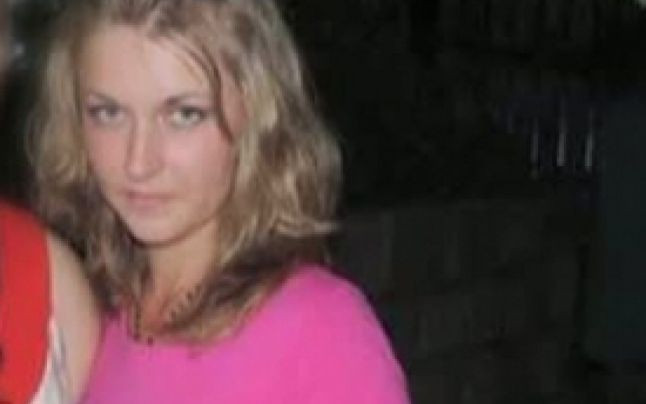 O fata de 14 ani din Vrancea s-a spanzurat de un pom. In piept avea un bilet cu numerele de telefon ale parintilor