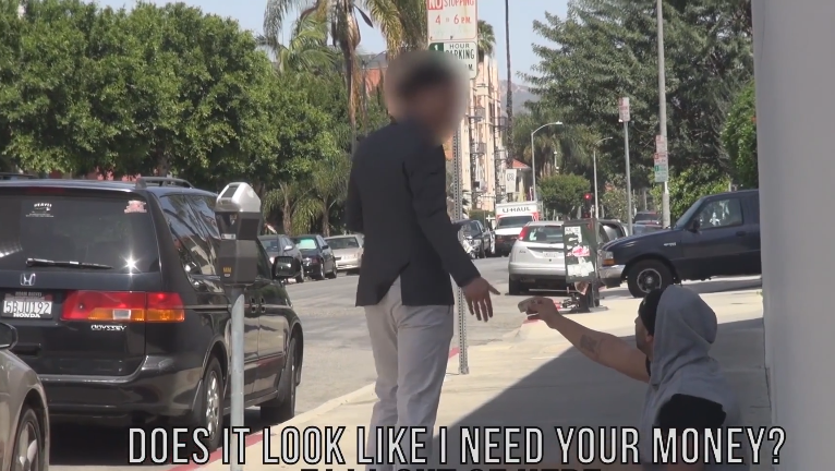 Ce se intampla cand un cersetor incearca sa le ofere bani trecatorilor. Rezultatele dezamagitoare ale unui experiment social