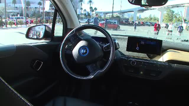 Masina care isi gaseste proprietarul si optiunea salvatoare in cazul in care adormi la volan. Cat te costa sa le conduci