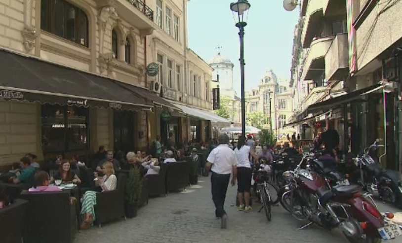 Franta: O chelnerita a fost batuta pentru ca servea alcool in luna ramadanului