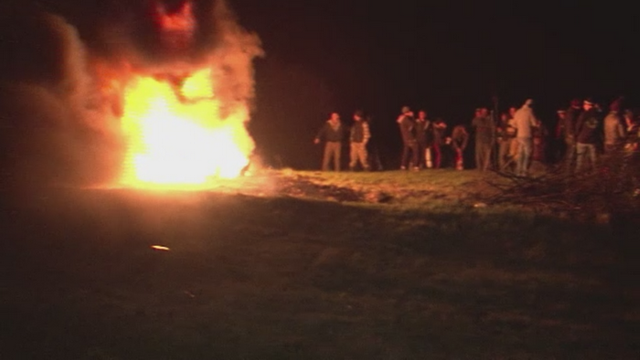 Traditii de Sfantul Gheorghe. Localnicii din Bistrita-Nasaud au aprins focuri imense pentru a alunga spiritele rele