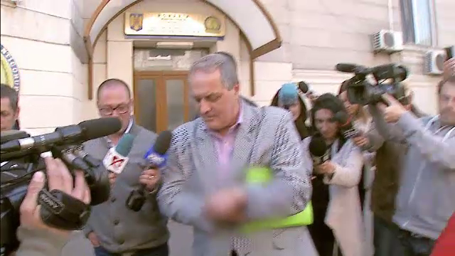 Procuror-sef, retinut de doua ori intr-o luna. Magistratul ar fi luat mita un vitel pentru a scapa de inchisoare 3 batausi