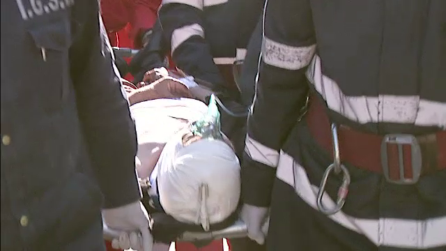 Un barbat de 47 de ani s-ar fi aruncat in fata metroului. Reflexele conductorului, care a franat rapid, i-au salvat viata