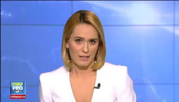 Entuziasm pe strazile din Targu Jiu, unde doi elefanti s-au plimbat nestingheriti printre localnici