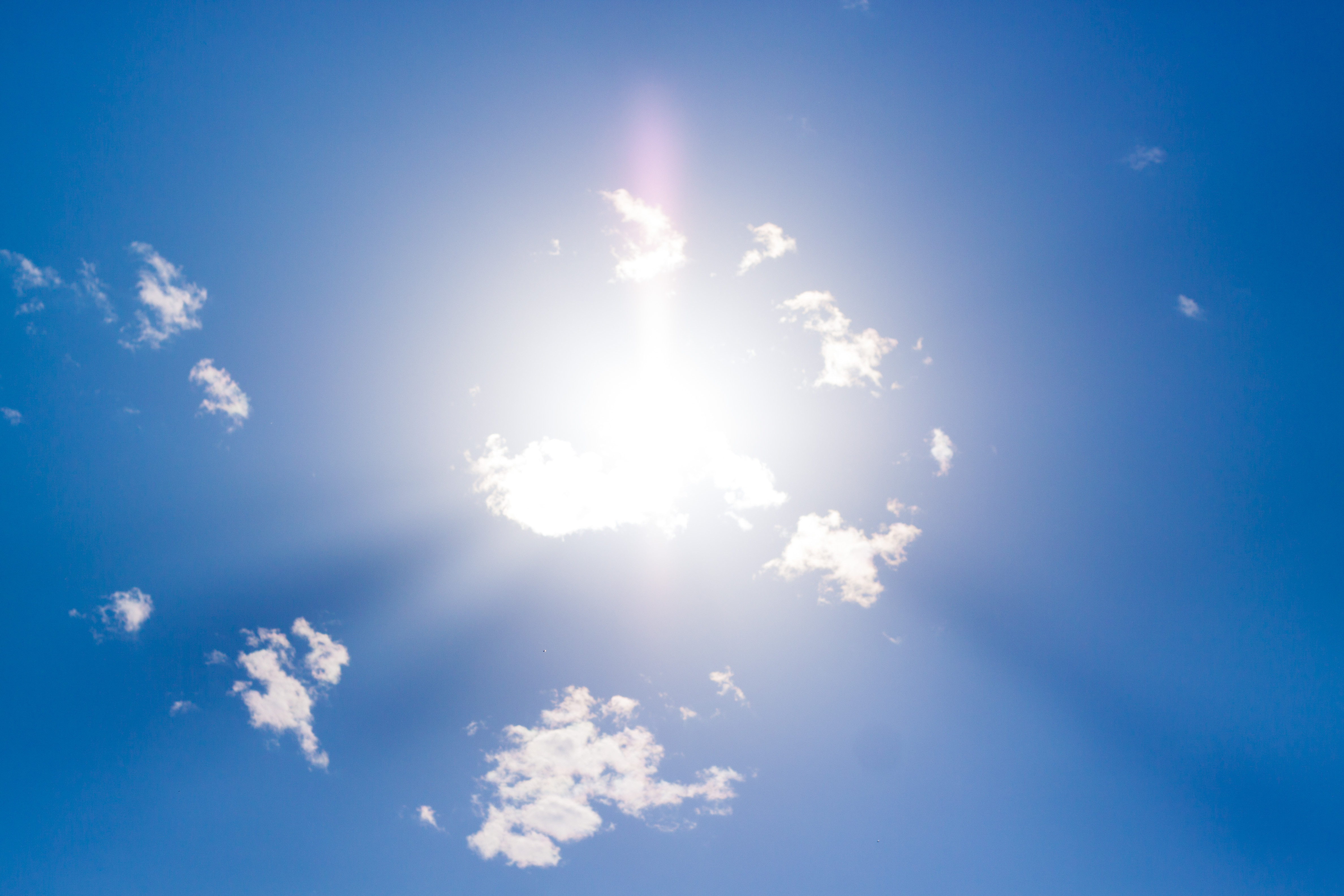 Vreme calda luni, cu temperaturi de pana la 30 de grade si sanse mici de ploaie. Prognoza meteo pentru urmatoarele 3 zile