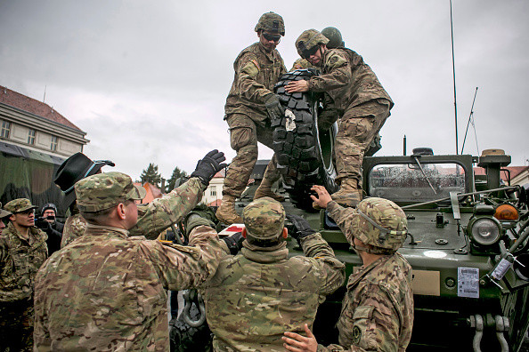 NATO se teme de o noua ofensiva a rebelilor prorusi. Stoltenberg: Rusii au crescut livrarile de arme in estul Ucrainei