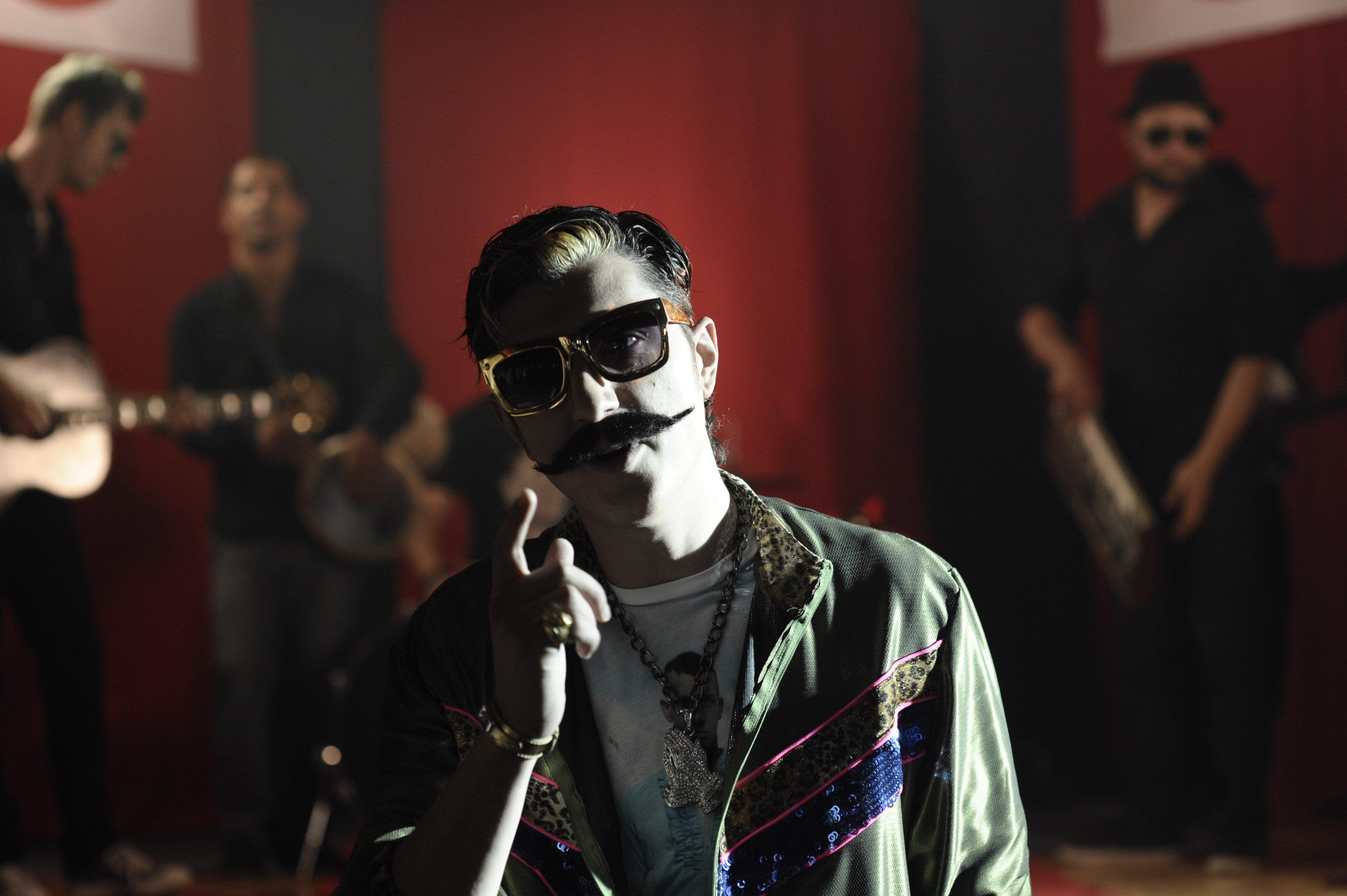 Topul hainelor care ne pun sanatatea in pericol. Giani din "Las Fierbinti" a vorbit despre cum e sa fii "fashion victim"