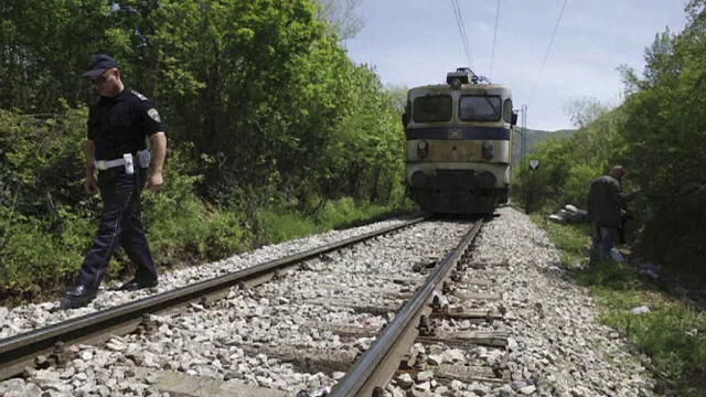 Cel putin 14 imigranti au murit loviti de tren, in Macedonia. Clandestinii folosesc sinele de cale ferata sa nu se rataceasca