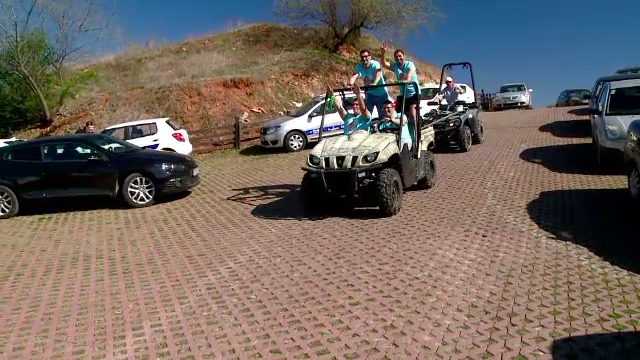 Team building la mare: metoda prin care companiile reusesc sa-si cunoasca angajatii. Cat costa un pachet complet de servicii