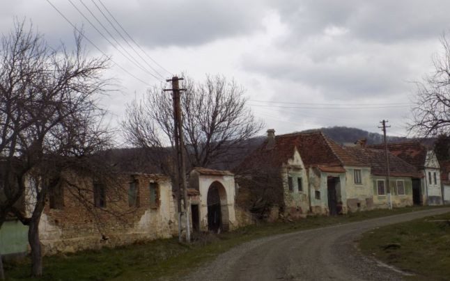 Satul unde nu s-a mai nascut nimeni de 27 de ani. Povestea celor 12 oameni care mai traiesc in Gherdeal