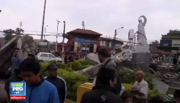 Cutremur in Nepal, cu sute de morti. Mai multe cladiri istorice s-au prabusit
