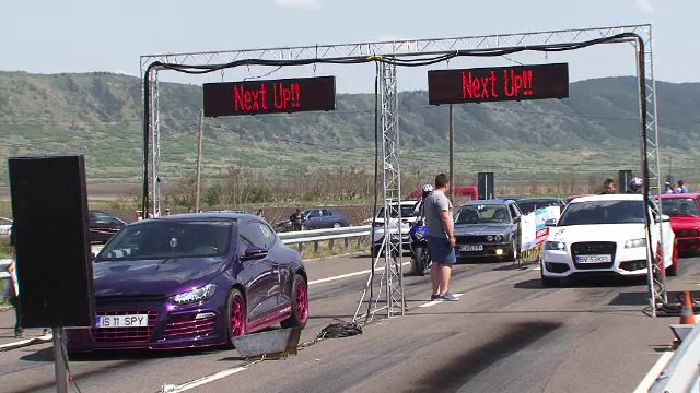 Transilvania Drag Race: spectacol de adrenalina si masini puternice. 120 de concurenti si-au aratat indemanarea la volan