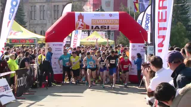 Eveniment caritabil la Iasi. 800 de oameni au alergat pentru copii cu o inteligenta peste medie care nu au bani pentru scoala