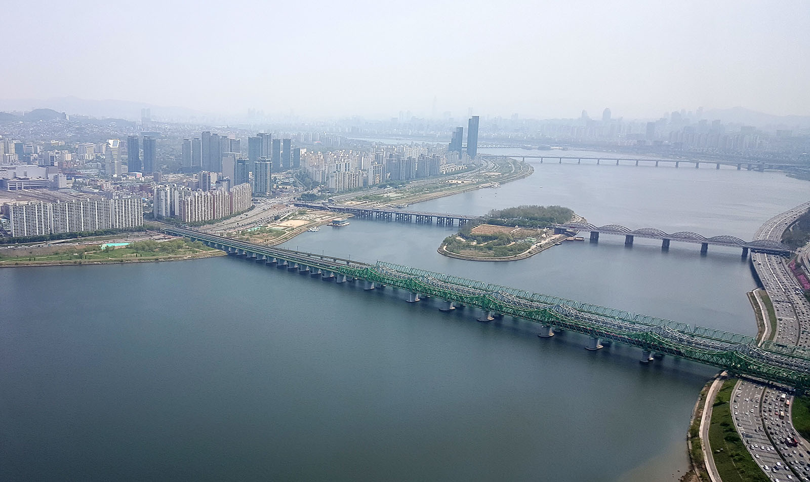 Calatoria Galaxy S6 a ajuns in orasul unde masinile stau iar Internetul alearga. Trepte de viteza in Seul